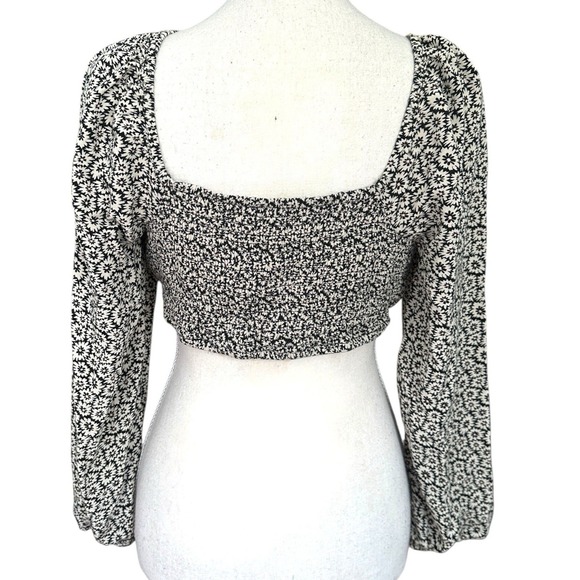 American Eagle Black White Floral Smocked Crop Top Women's M Long Sleeve Boho - Picture 5 of 9